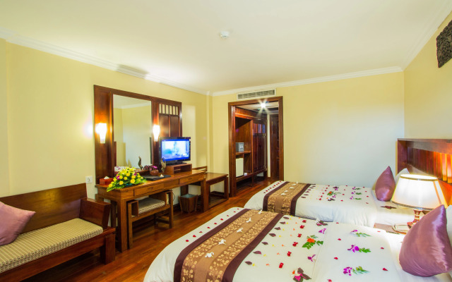Royal Empire Hotel