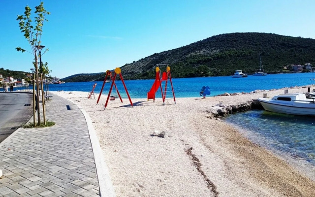 Neve - 30 m From sea - H