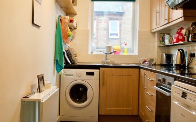 2 Bedroom Flat In Edinburgh