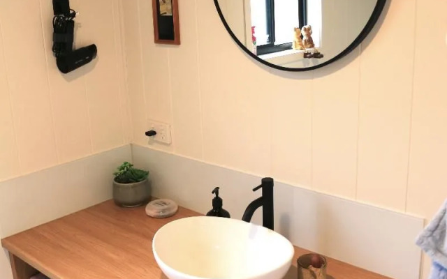 The Pink Lake Tiny House - 'sakura'