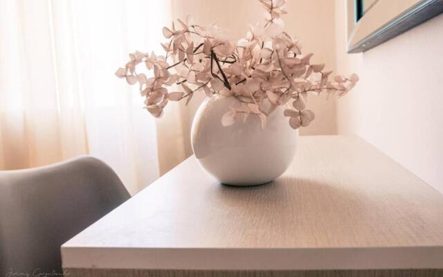 Remvi Deluxe Apartment 202 with Sea View