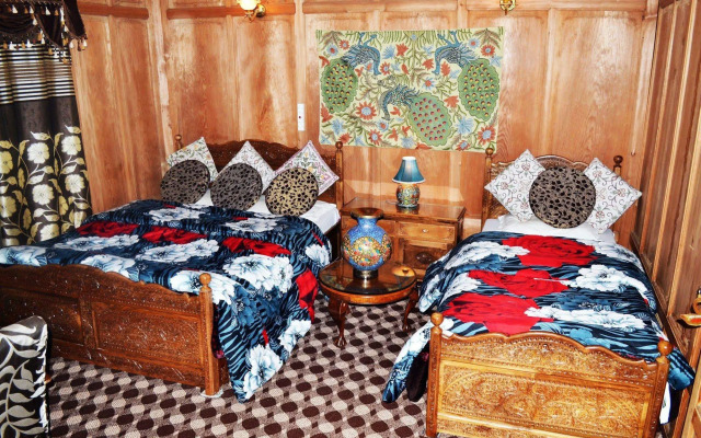 Swan Group Of Houseboats