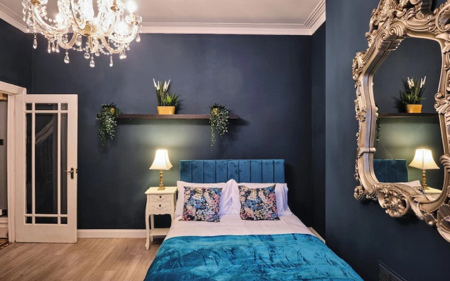 Charming Cardiff Home With Private Parking & Modern Amenities
