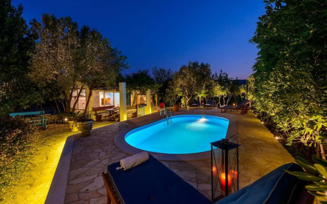 Villa Piano - Four Bedroom Villa With Terrace and Swimming Pool