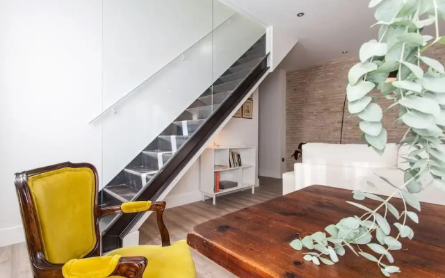 Sevilla Alquila Amplios Apartamentos Duplex en San Bernardo