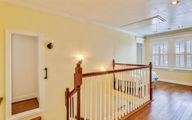 The Turquoise Turtle 4 Bedroom Home