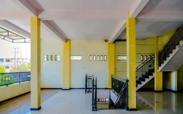 Super OYO 1759 Family Residence