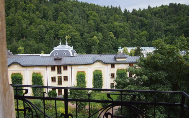 Lira Apartments