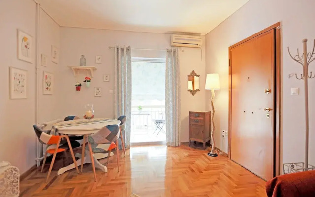 Cosy & Bright 2 Bedroom Apartment in Koukaki