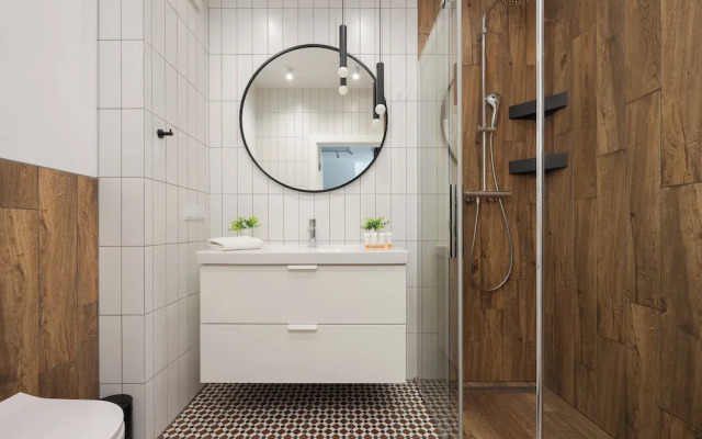 Bright Apartment With Parking by Renters