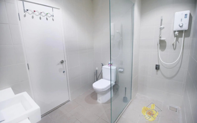 I-City Homestay@5 min walk to shopping Mall – Bathroom – Shah Alam