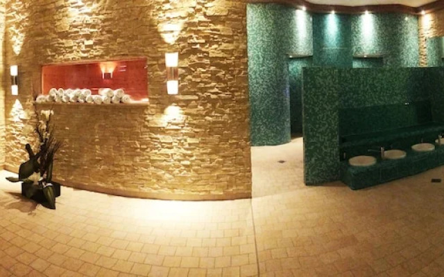 La Strada Hotel