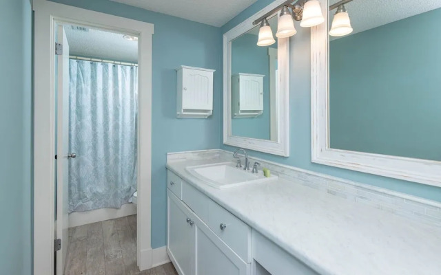 Phoenix X 711 2 Bedroom Condo