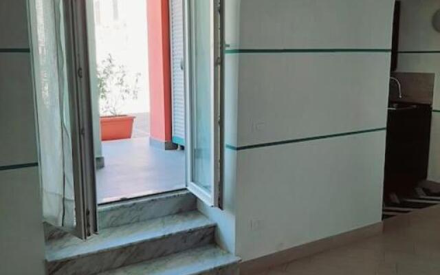 Ampio Bilocale Con Patio A 50 Metri Dal Mare!