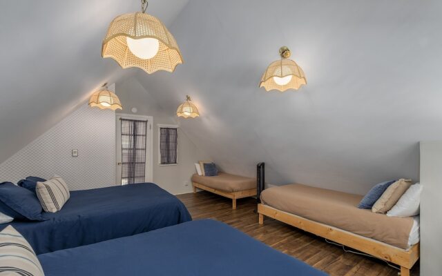 Family Cabin 5 Bedroom Home by NW Comfy Cabins