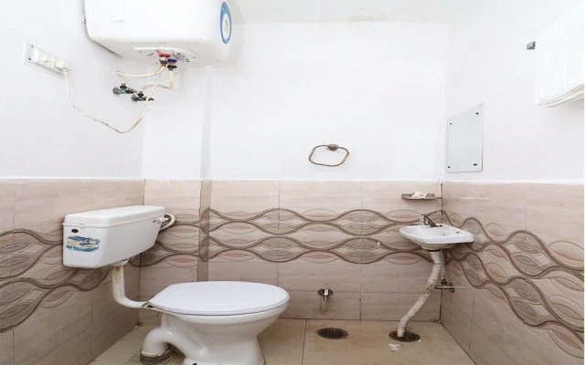 Four Season Inn by OYO Rooms