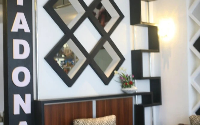 Yadonay Hotel