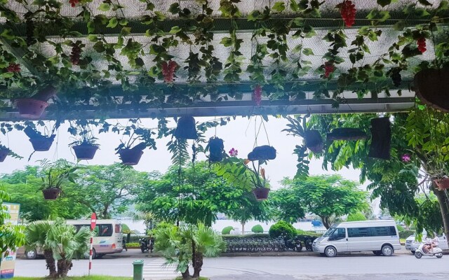 Thu Ha Hotel Catba