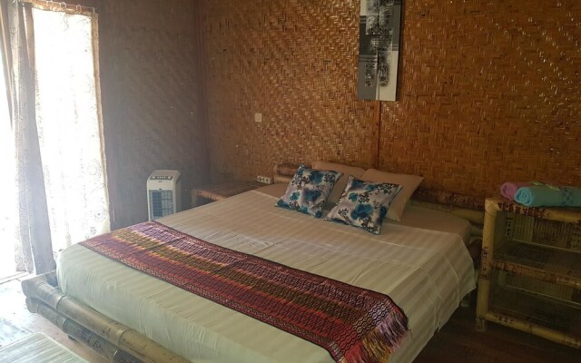 Wooden Paradise Home Stay - Hostel