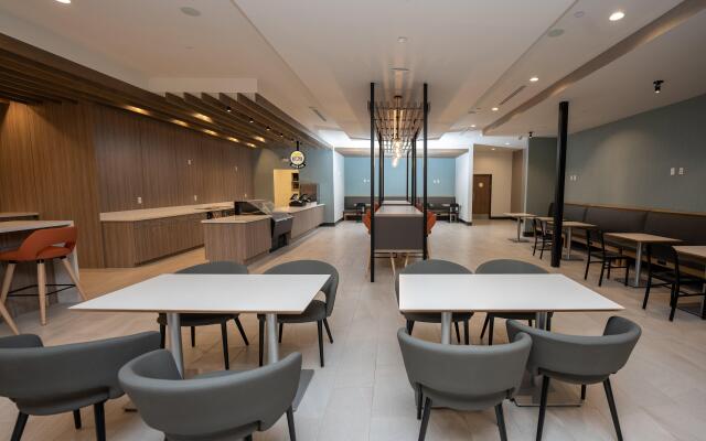 Holiday Inn NW Houston Beltway 8 by IHG