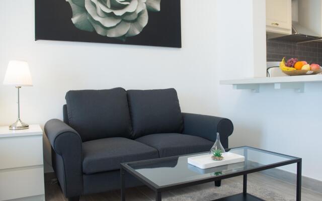 Luxe Studio Near Discovery Gardens Metro Station