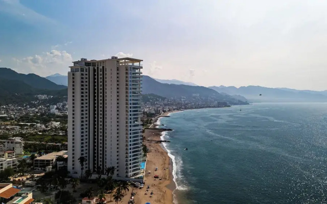 Oceanfront 1BR with Balcony & Pool