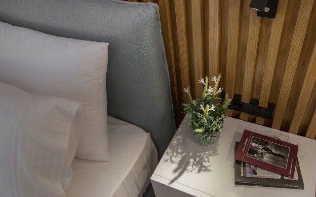 Nikis suites Syntagma-Plaka by GHH