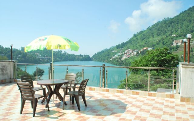 Royal Rosette Lake View Boutique Hotel