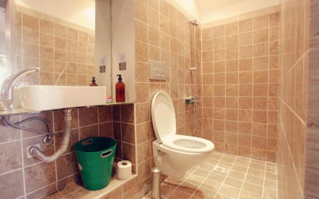 all building/5floors/ garden in balat