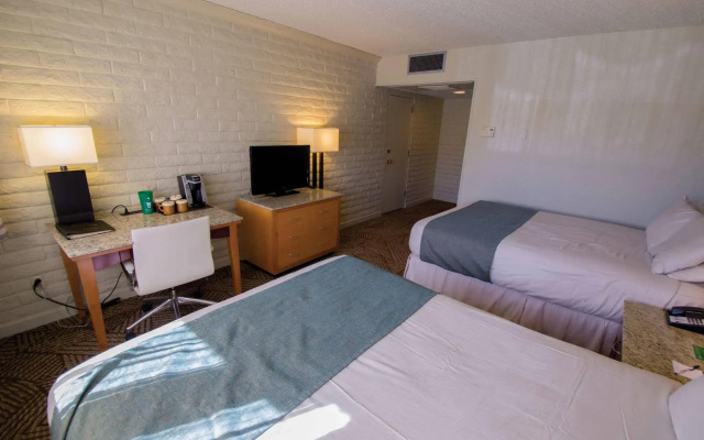 Kachina Lodge - Inside the Park