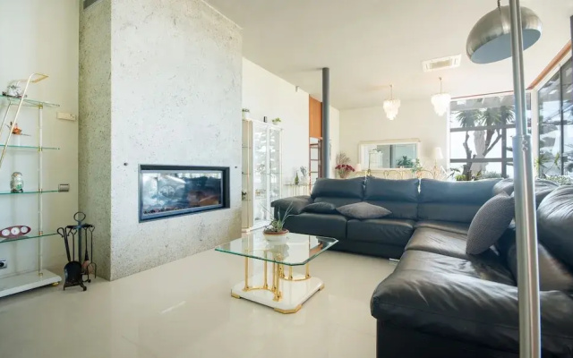 Luxury Beachfront Villa in Tarragona TH 63