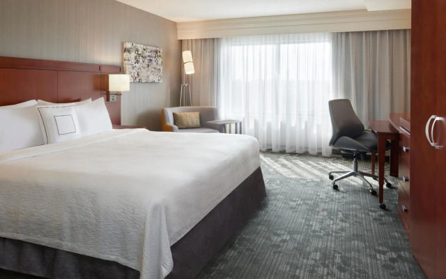 Courtyard by Marriott Kingston Highway 401/Division Street