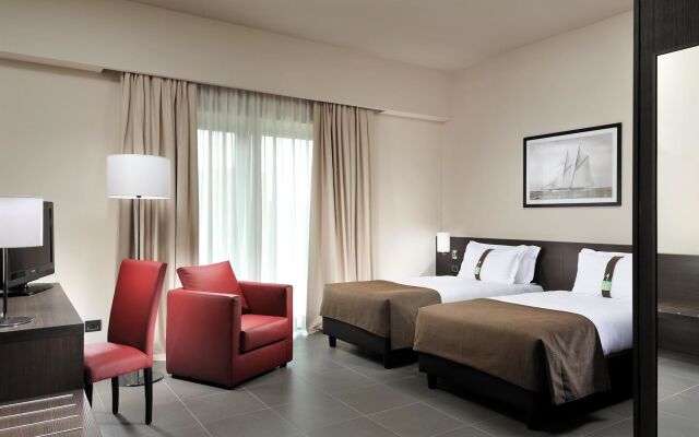 Inn Naples Airport