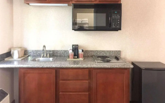 Quality Inn & Suites Oceanside near Camp Pendleton