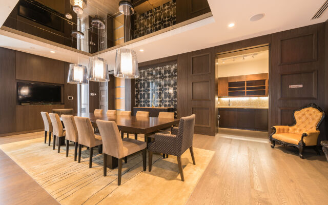 Grand Royal Condos - CN Tower