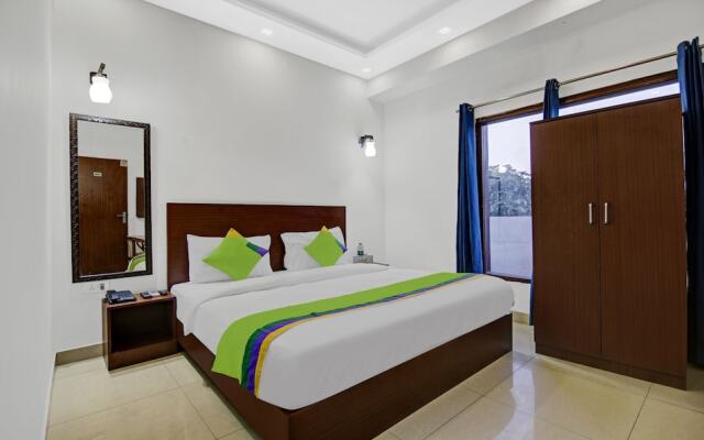 OYO Townhouse 80033 Noida Grand