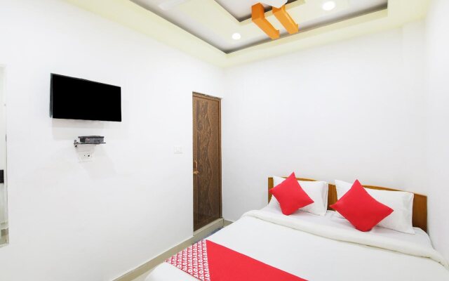 C Seasons Inn By OYO Rooms