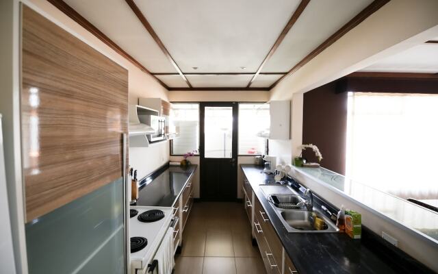 Large And Cosy Apartment With Private Garden