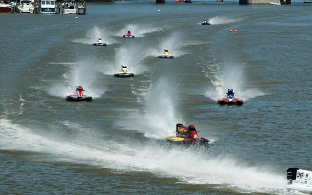 DoubleTree by Hilton Bay City - Riverfront