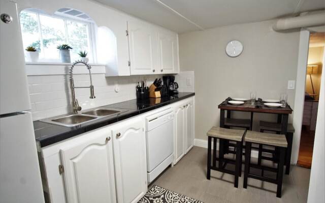 Charming Bungalow Next to UNC - Free Cruiser Bikes!