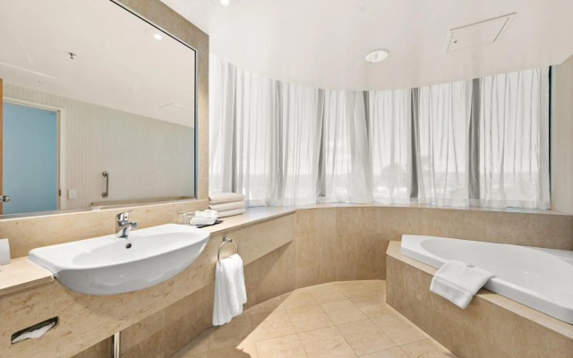 Crowne Plaza Surfers Paradise by IHG