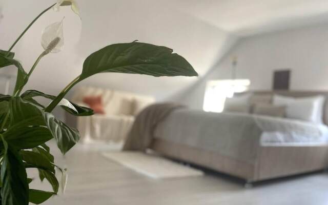 Impeccable 2-bed House in Albești