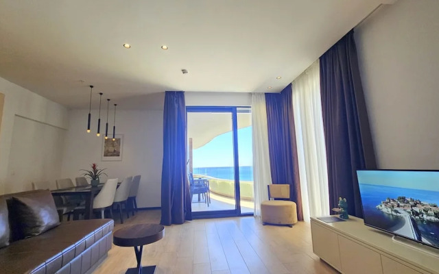 Royalis Suites