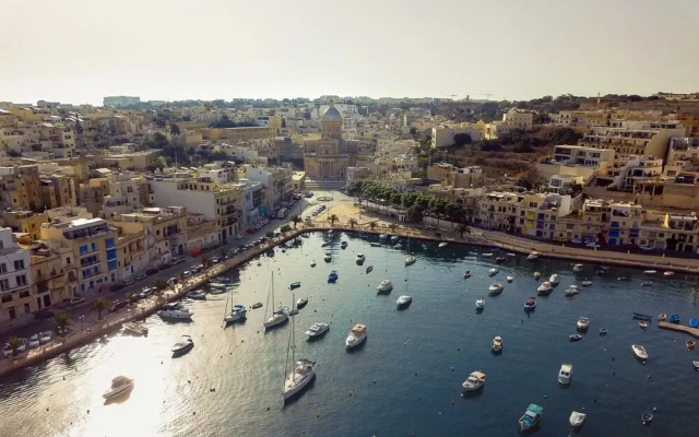 Retro Designer 1 Bedroom Apt in Cottonera New