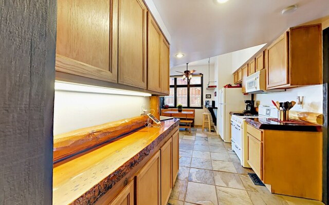 637 Talmadge Road Cabin