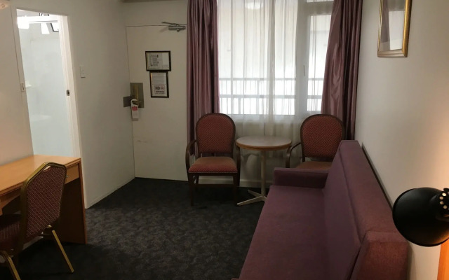 Edgecliff Lodge Motel