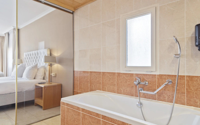 Van Der Valk Hotel Barcarola