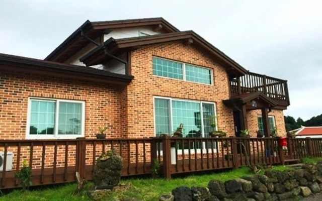 Seogwipo Pyeonbaekyunang Pension