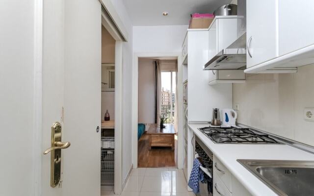 Lovely 2bed W/balcony in City Center, Near Metro