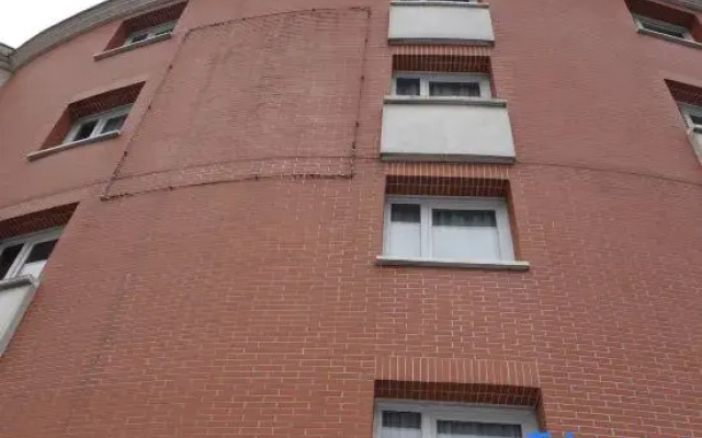 Studio 106, Between City and River